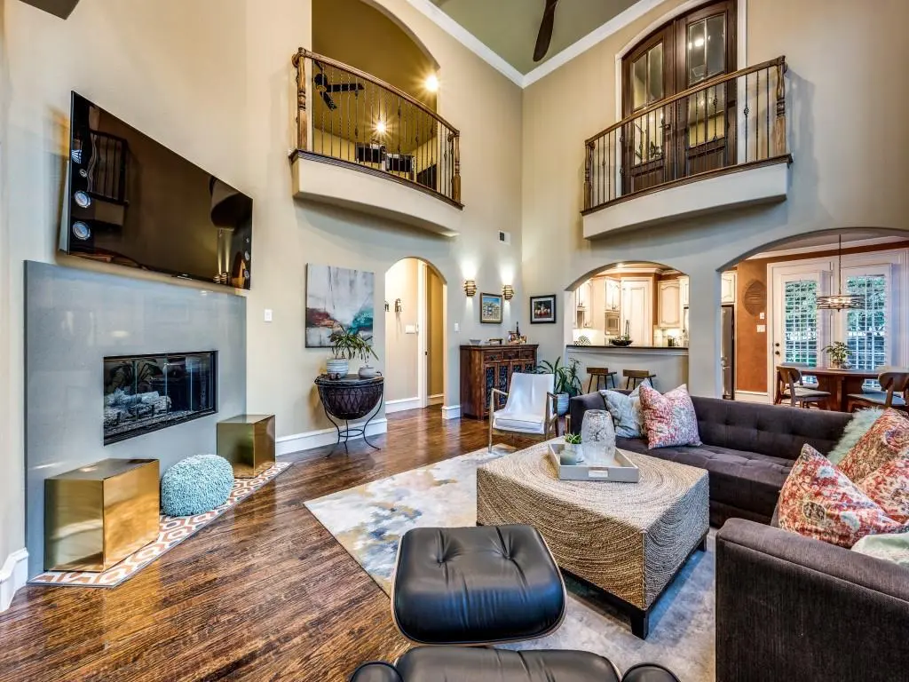 Open floor plan view toward kitchen