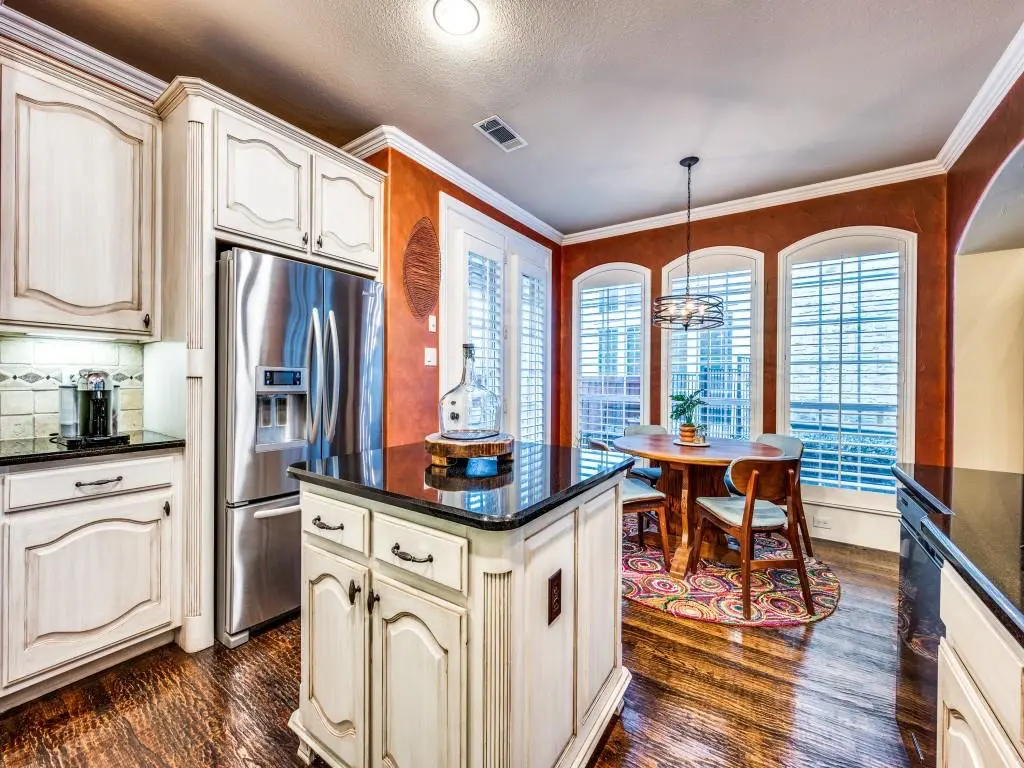 Kitchen and breakfast nook
